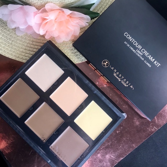 Anastasia Beverly Hills Other - • Brand New Anastasia Contour Cream Kit - Light